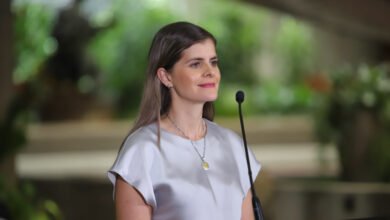 Por qué Laura Fernández dejó su plaza tras dictamen de la Procuraduría.