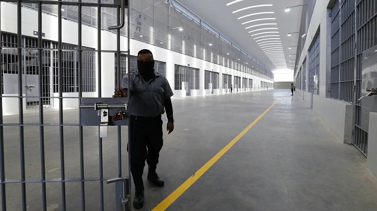 Mil plazas serán para reforzar la nueva mega cárcel, Centro de Alta Contención del Crimen Organizado (CACCO)