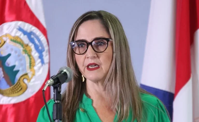 Alejandra-Larios