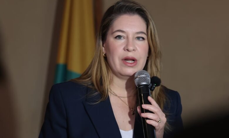 Claudia-Dobles