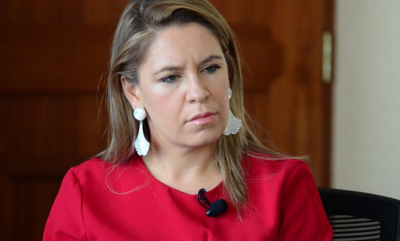 Claudia-Dobles