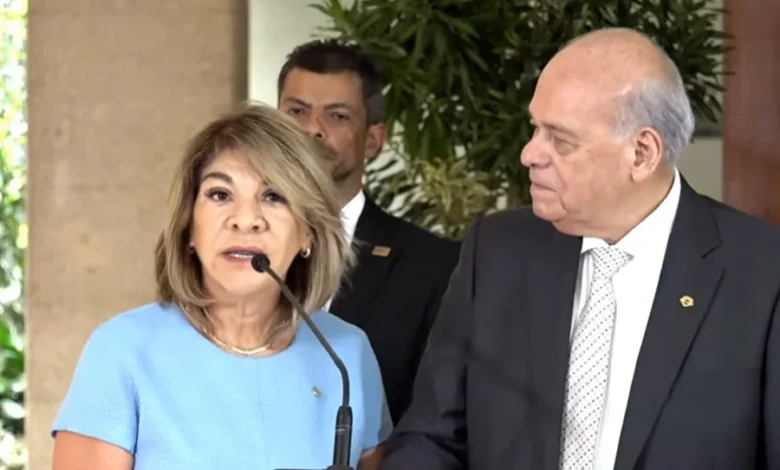 Patricia- Solano-Magistrados-Reunión