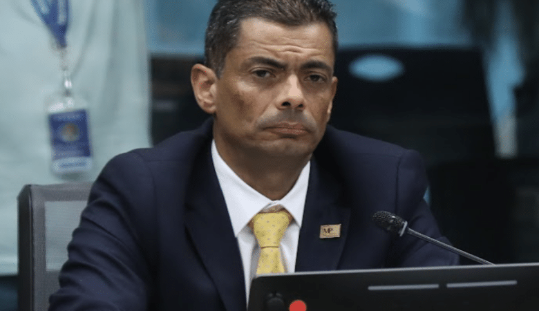Denuncias-Carlo-Díaz