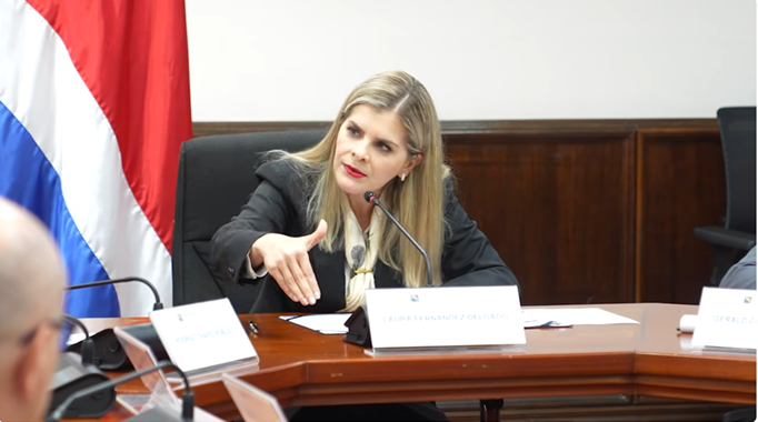 Laura-Fernández