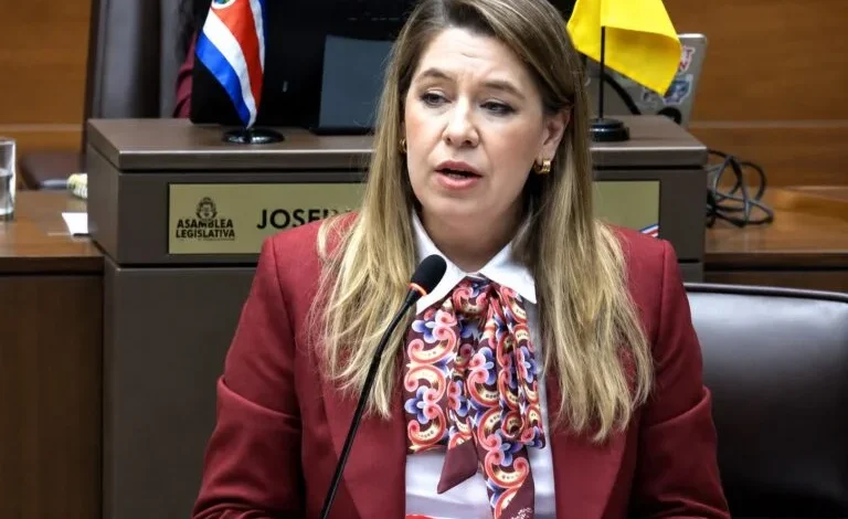 Claudia-Dobles