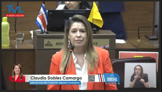 Claudia Dobles