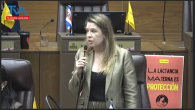 Claudia Dobles