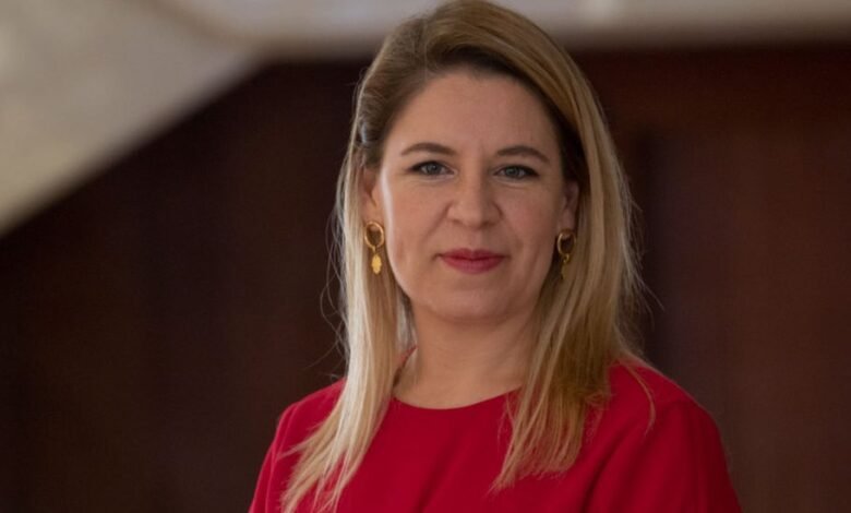 Claudia-Dobles