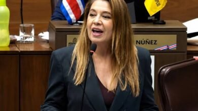 Claudia-Dobles