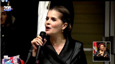 Laura Fernández- Max Peralta