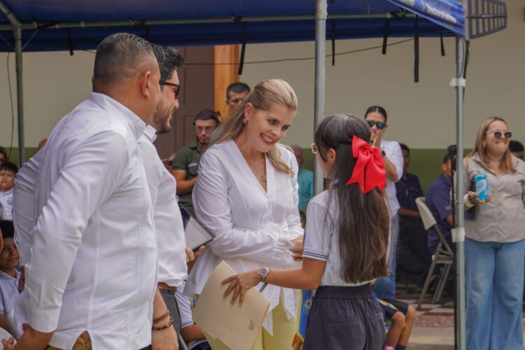 Laura Fernández