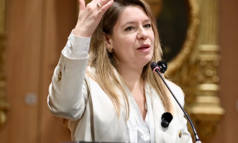 Claudia Dobles